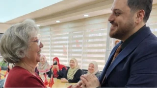 BTP toplant�s�nda duygusal anlar: 80 ya��ndaki Nimet Han�m H�seyin Ba� ile bulu�tu