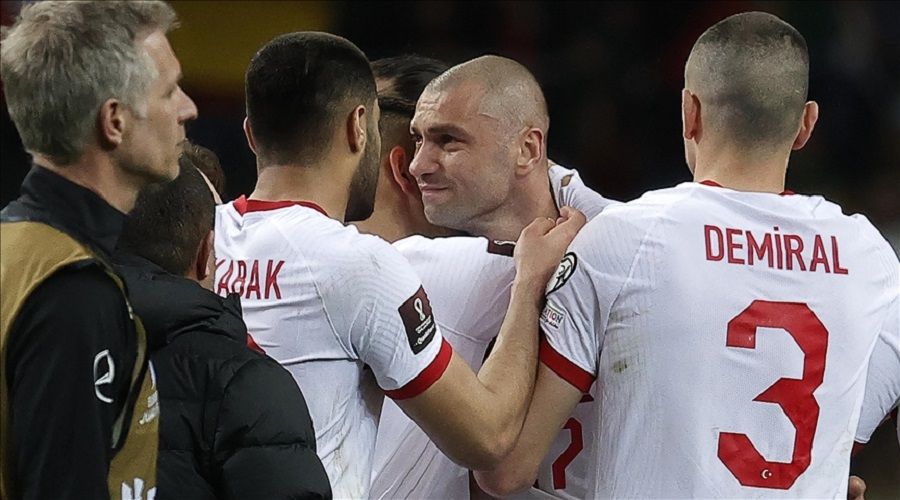 Burak Y�lmaz milli tak�m� b�rakt�