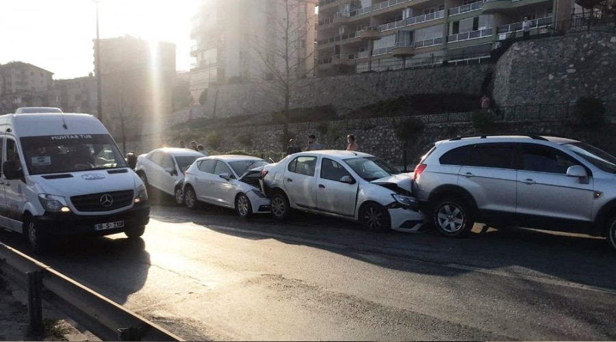 Bursa'da 7 araç birbirine girdi