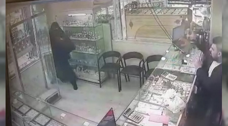 �ar�af giyip kuyumcu soymaya �al��t�lar 