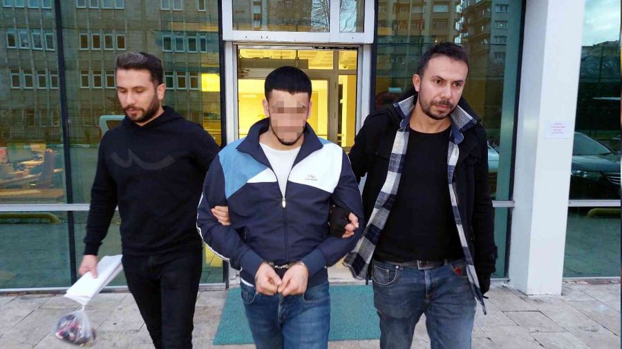 Cep telefonunu gasp ettiler, hesabını boşalttılar