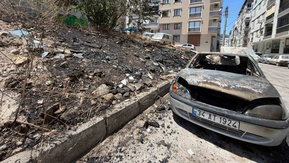 ��pl�k alanda ��kan yang�n otomobili k�le �evirdi