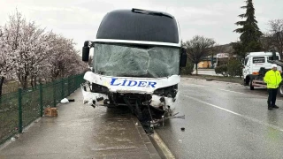 �orum'da otob�s ile minib�s �arp��t�: 1'i a��r 2 yaral�