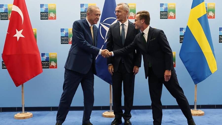 Cumhurba�kan� Erdo�an, �sve�'in hararetle bekledi�i o imzay� sessiz sedas�z att�