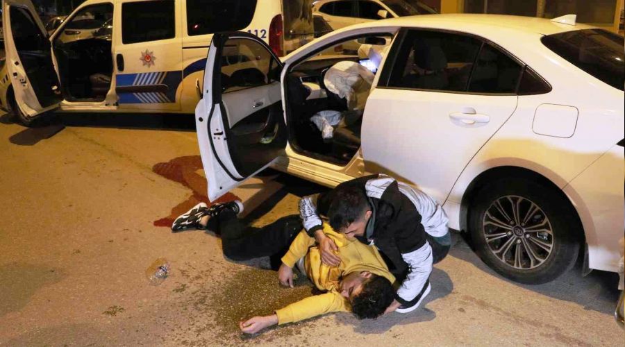 Direksiyonda bayılan sürücü polis aracına çarparak durdu