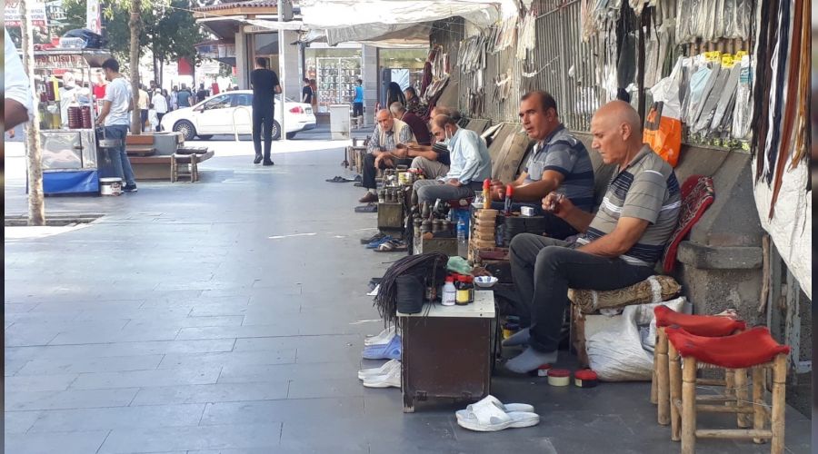 Diyarbak�r'�n yar�m as�rl�k ayakkab� boyac�lar�
