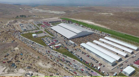 Doğu'nun incisi hayvan borsası sektörde rol modeli oldu