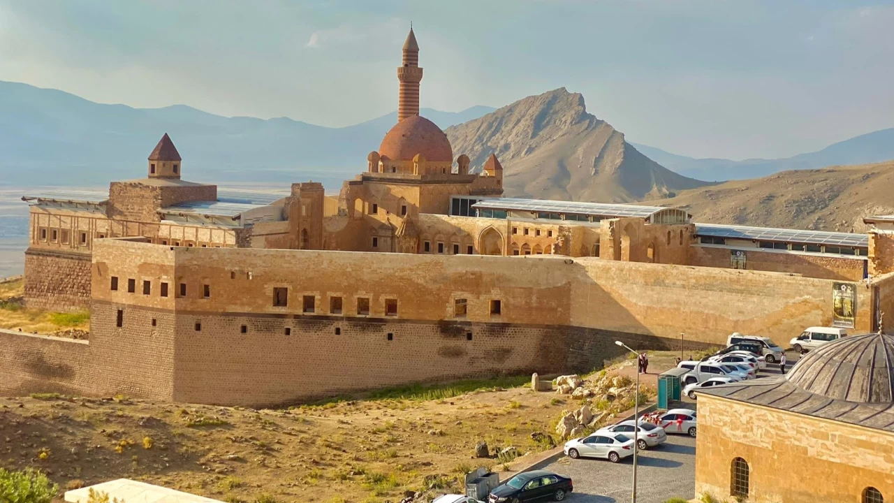 D�nyan�n ilk kaloriferli yap�lar�ndan birinin A�r�'da oldu�unu biliyor musunuz?