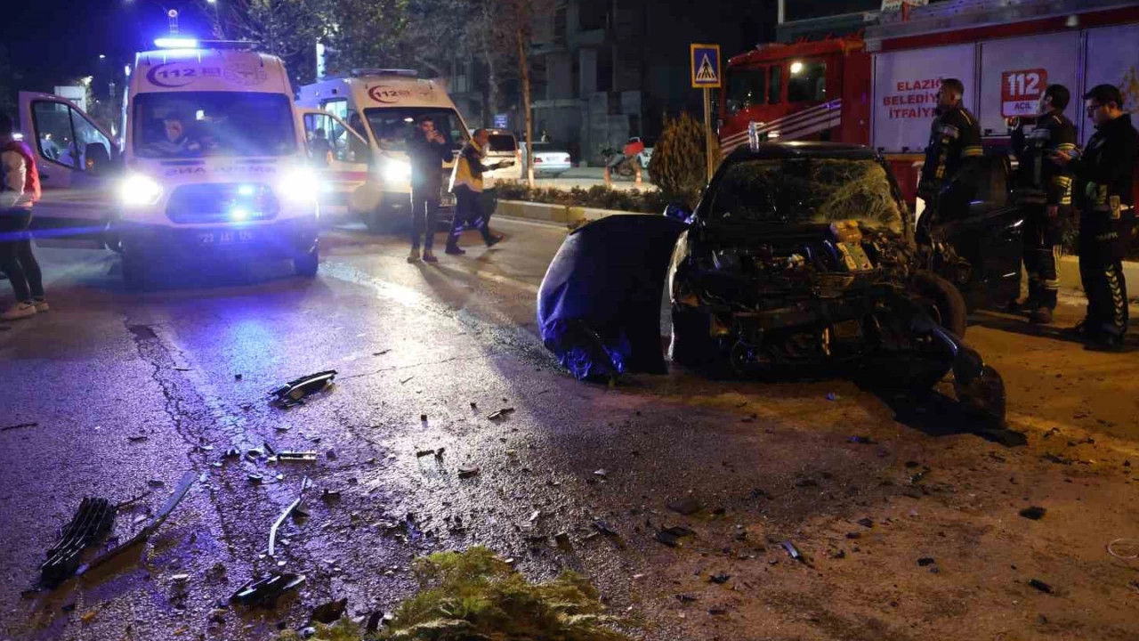Elaz��'da ortal���n sava� alan�na d�nd��� kaza kamerada: 5 yaral�