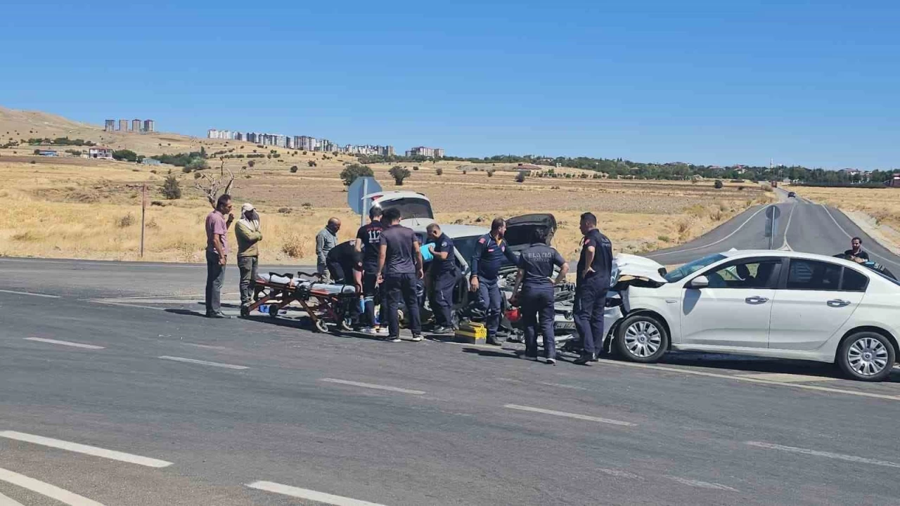 Elaz��'da trafik kazas�: 7 yaral�