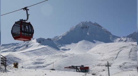 Erciyes'te kar kalnl 15 santime ulat
