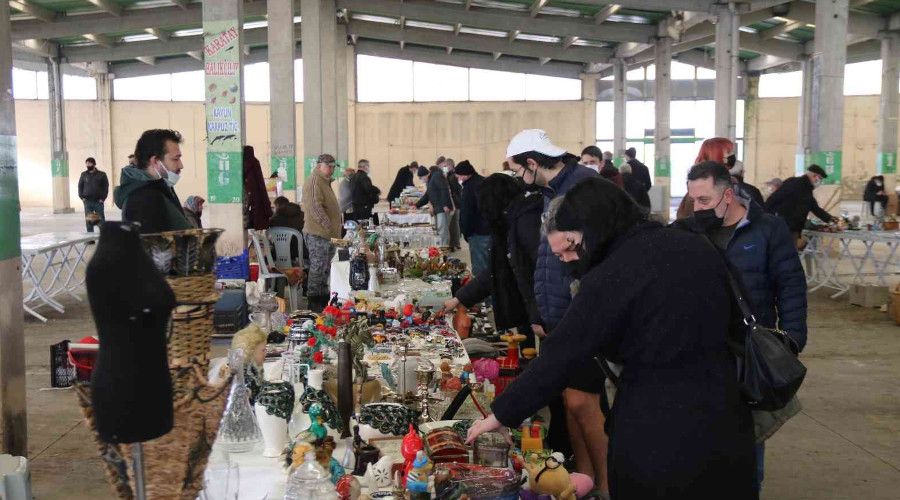 Eski�ehir'de yeni y�l�n ilk antika pazar� kuruldu