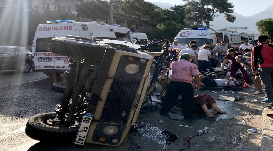 Fethiye'de safari cipi devrildi: 11 yaral��