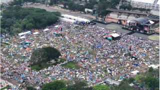 Filipinler'de 650 binden fazla kişi sokaklara döküldü