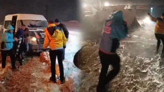 Fırtınada mahsur kalan arıza ekipleri kurtarıldı