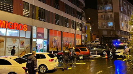 Gelibolu'da apartmanın çatısı uçtu