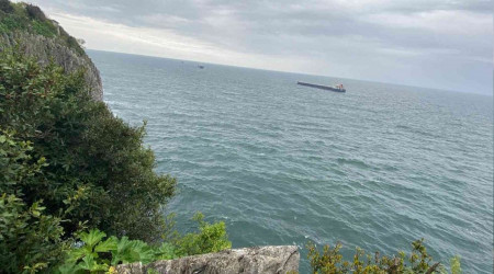 Gen kz kayalklardan denize dt