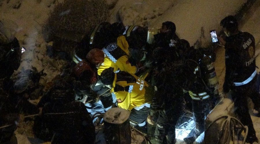 Girdikleri boruda zehirlenen ikinci işçi de sağ çıkartıldı