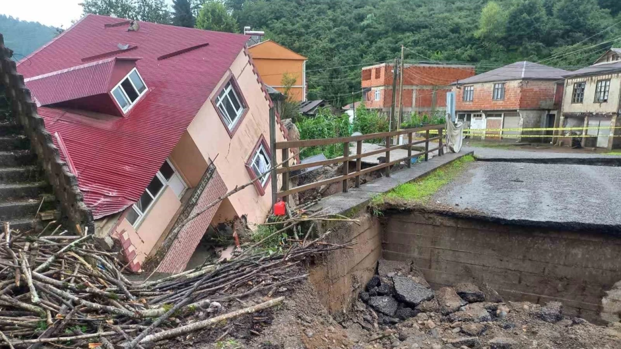 Giresun'da şiddetli yağışlar sel ve heyelanlara neden oldu