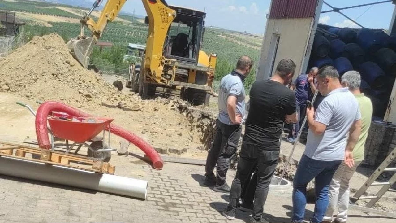 Göçük altına kalarak ölen işçi toprağa verildi