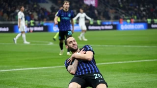 Hakan �alhano�lu, Fenerbah�e'den teklif bekliyor