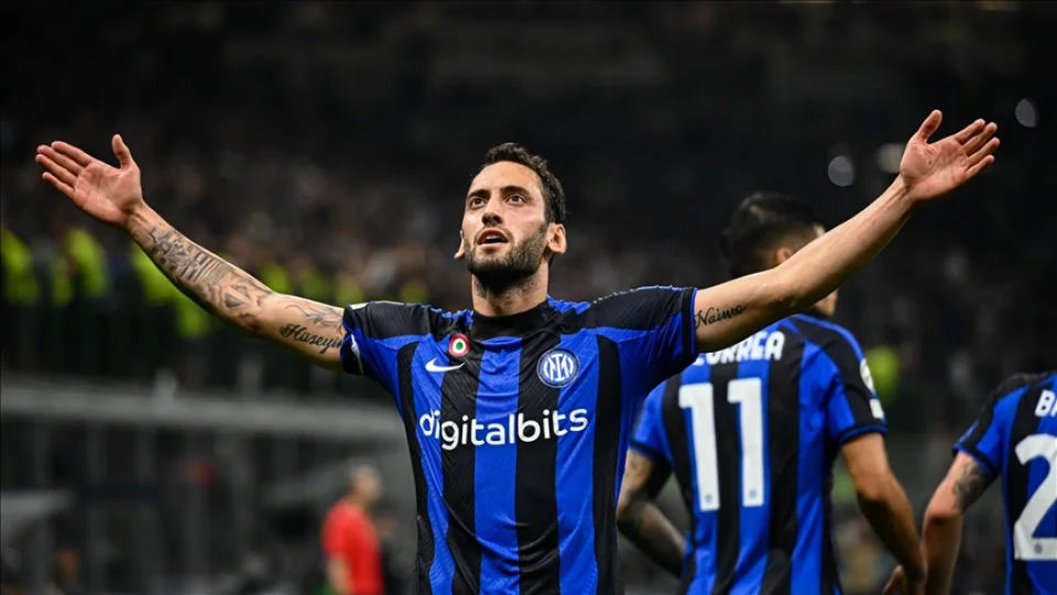 Hakan �alhano�lu'na bir darbe de Inter'den