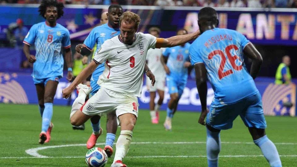 Harry Kane y�ld�zla�t�, �ngiltere turlad�