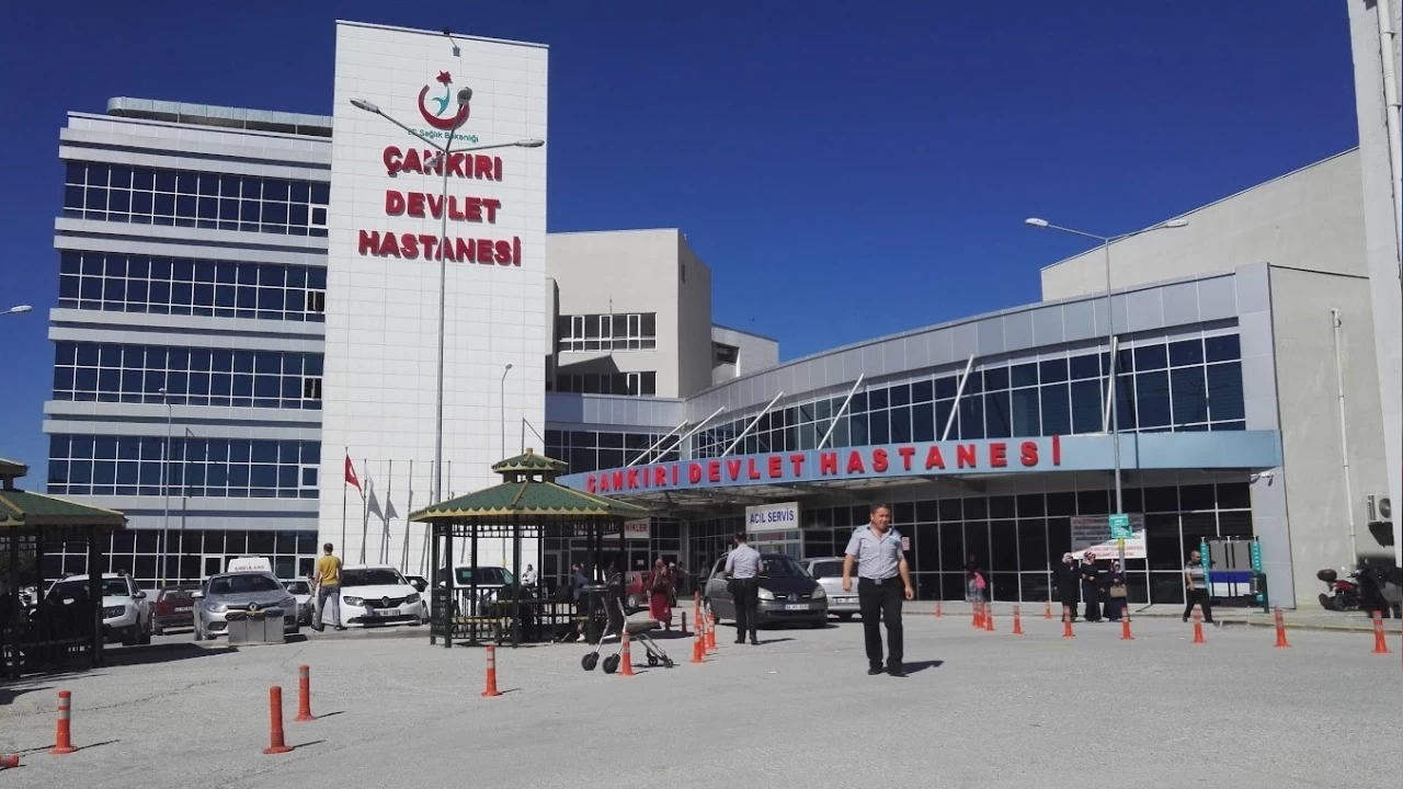 Hasta yaknlarndan uzman doktora darp: 2 gzalt