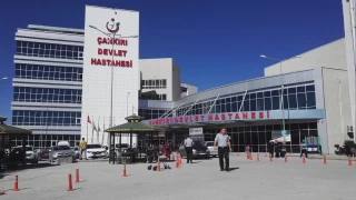 Hasta yaknlarndan uzman doktora darp: 2 gzalt