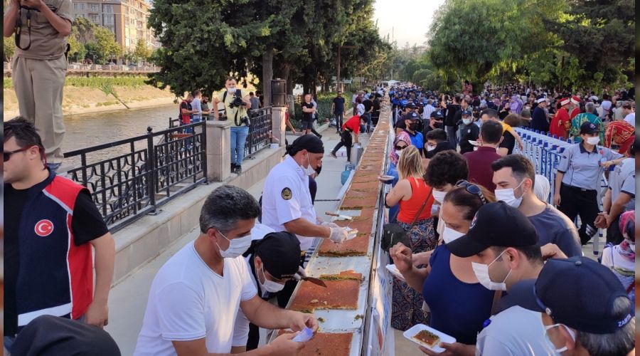 Hatay'da 82'nci ylda 82 metrelik knefe