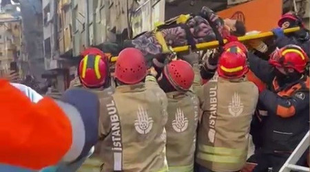 Hatay'da baba ve kz gk altndan kurtarld