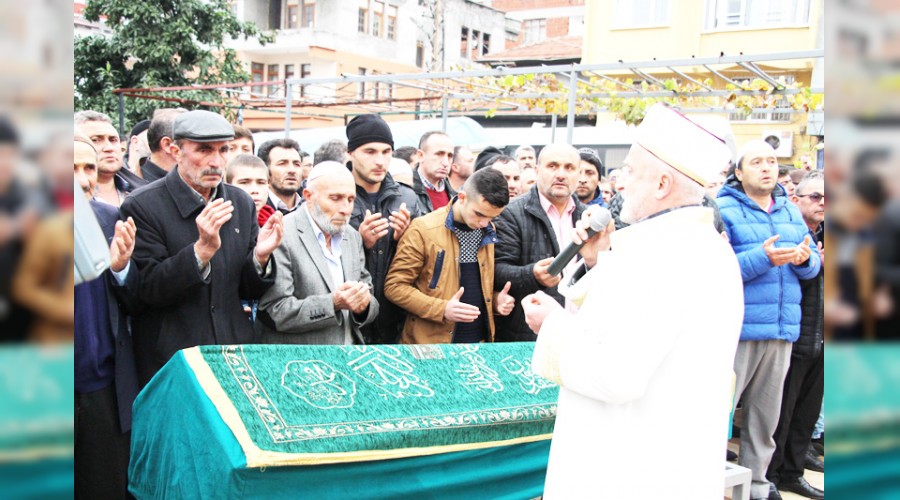 �lk i� g�n�nde hayat�n� kaybetti