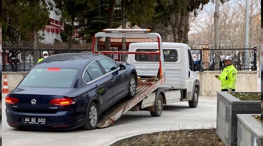 İşçi belediyenin makam aracını haczettirdi