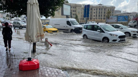 İstanbul hasret kaldığı yağmura kavuştu