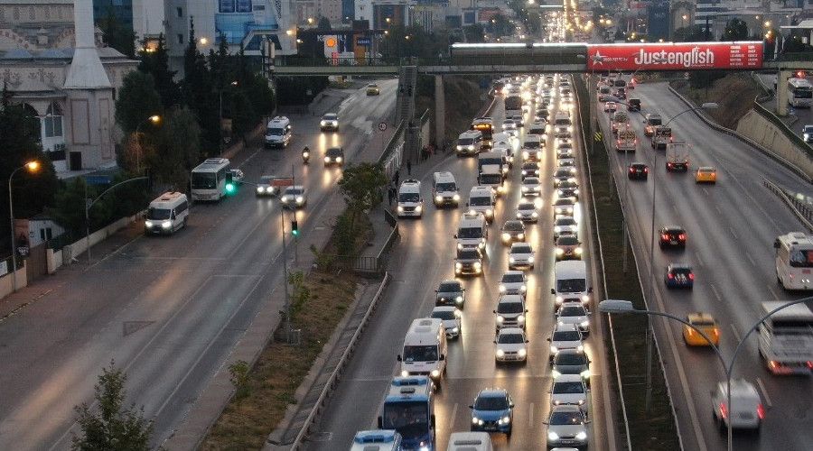 İstanbul'da haftanın ilk iş gününde trafik yoğunluğu