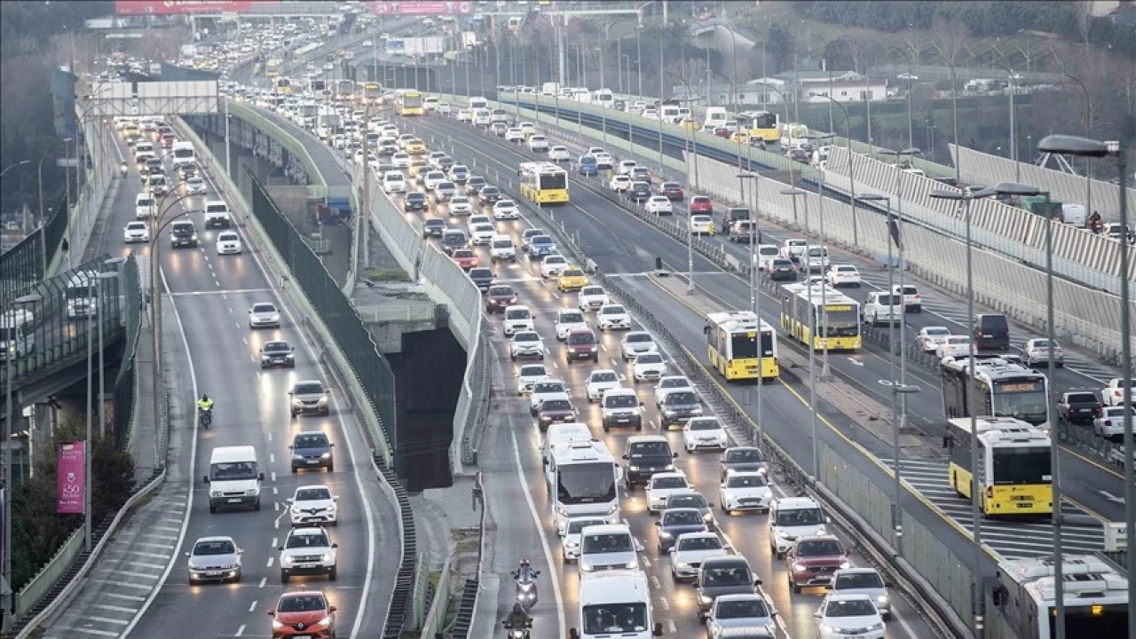 stanbul'da okullarn ilk gnnde saat dzenlemesi