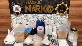 �stanbul'da uyu�turucu operasyonu: 30 kilo metamfetamin ele ge�irildi
