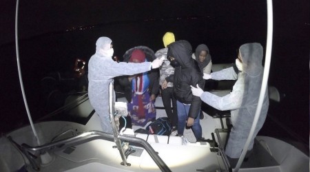 İzmir açıklarında 37 düzensiz göçmen kurtarıldı