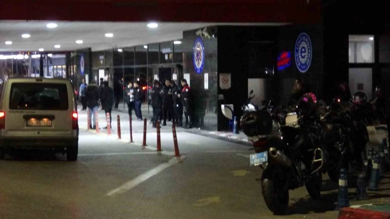 İzmir'de şüpheli araç kovalayan motosikletli polis ekibi ölümden döndü