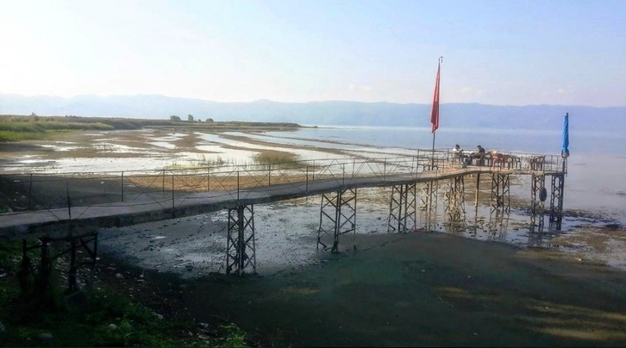 İznik Gölü'nde korkutan çekilme