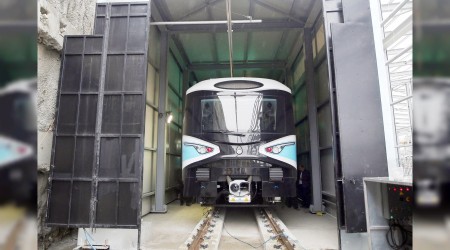 Kabataş-Mahmutbey metrosuna ilk araç indirildi