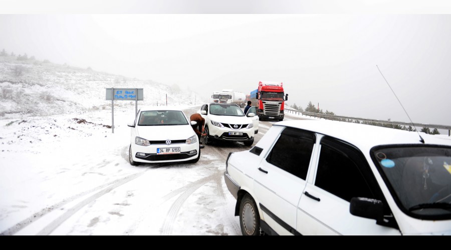 Kar yollar� kesti