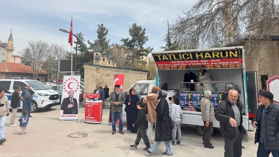 Karaman Aktekke Meydan��nda Prof. Dr. Haydar Ba� i�in anlaml� vefa