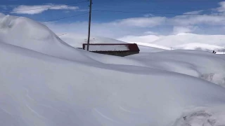 Kars'ta evler kar altında kaldı