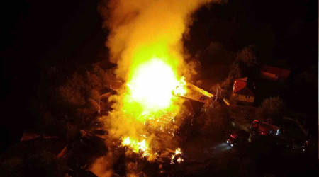 Kastamonu'da 2 ev ve 22 büyükbaş hayvan yandı