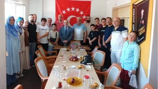 Kepek�i Manisa'da te�kilatla bulu�tu: "Temiz siyaset, temiz gelecek i�in �al���yoruz"