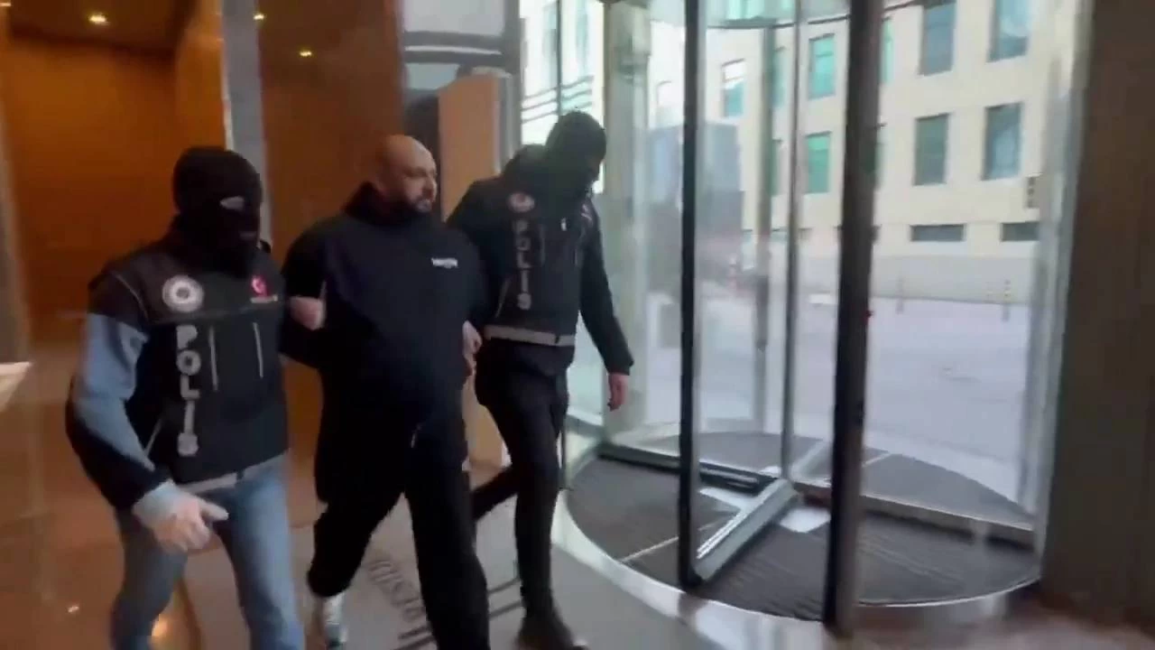 K�rm�z� b�ltenle aranan bir baron daha �stanbul'da yakaland�