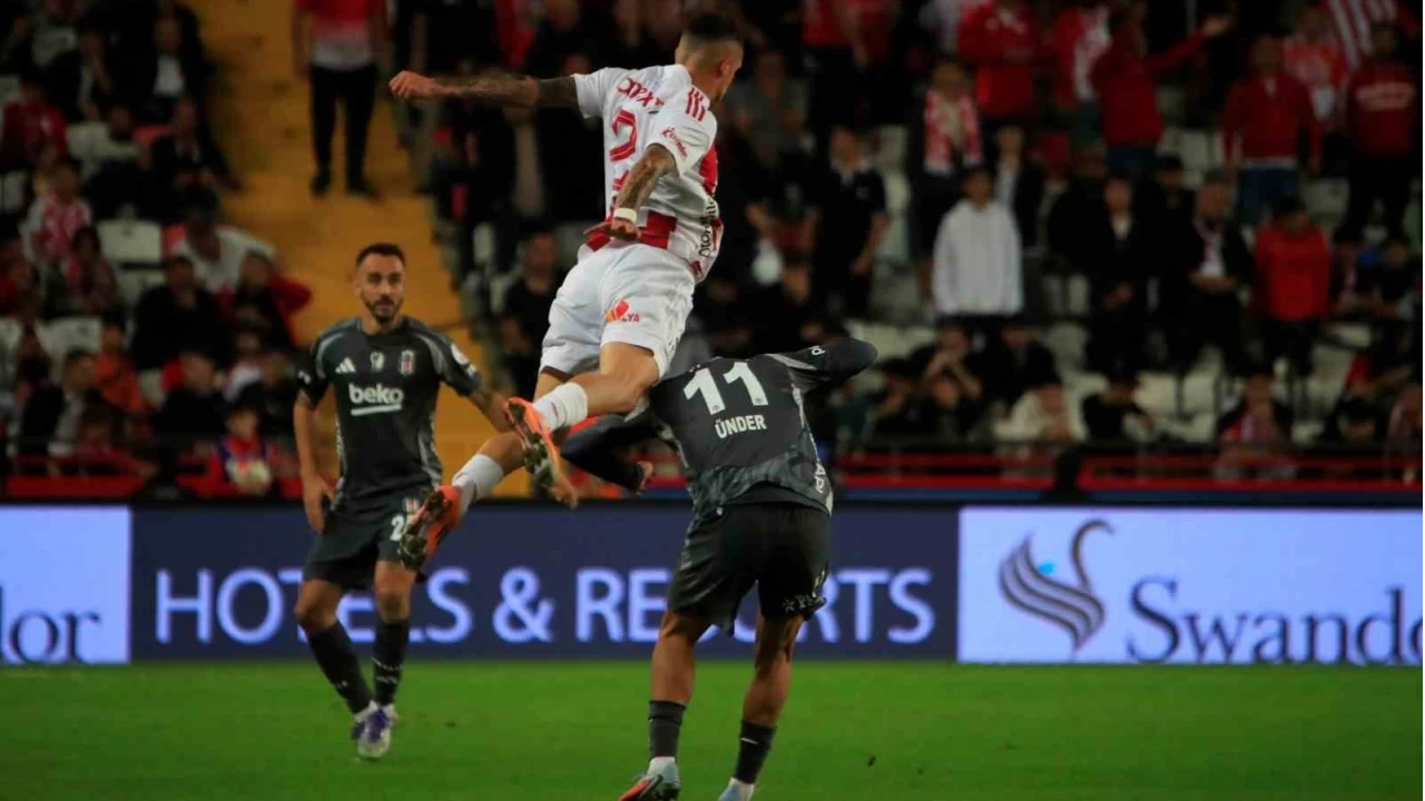 Krizdeki Beşiktaş Antalyasporu deplasmanda 3 - 1 mağlup etti