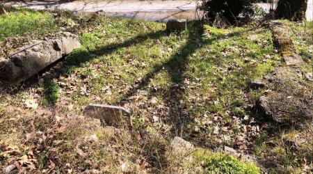 Maltepe'de Daver Baba tekkesi harabeye döndü