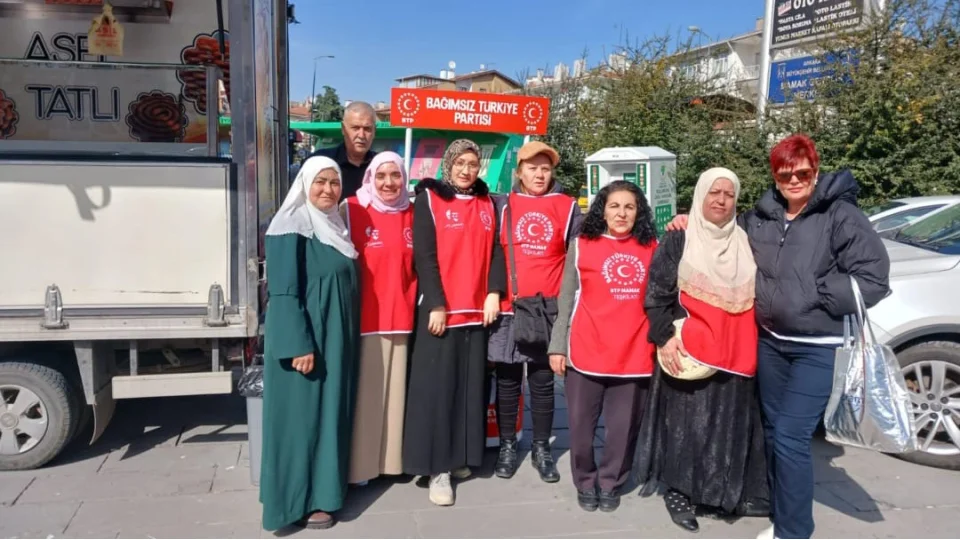 Mamak�ta Prof. Dr. Haydar Ba� i�in vefa: Abidinpa�a�da dualar ve lokma ikram�